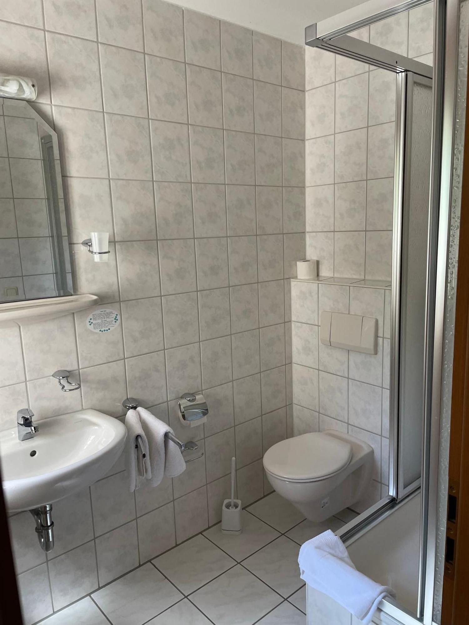 Landgasthof - Braukeller - Fattigau Oberkotzau Ngoại thất bức ảnh
