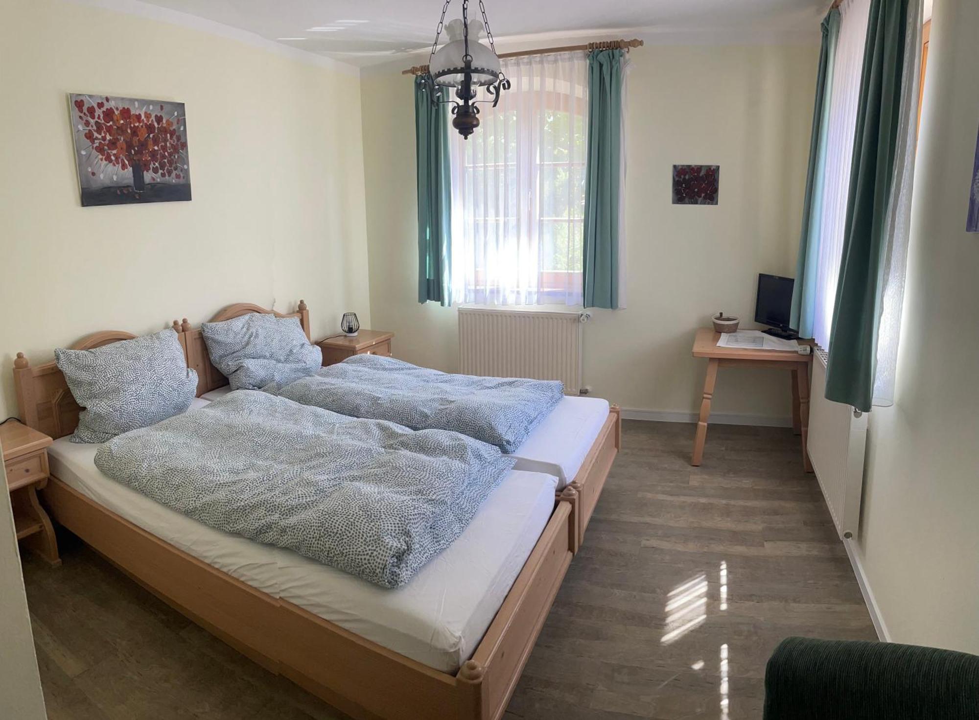 Landgasthof - Braukeller - Fattigau Oberkotzau Ngoại thất bức ảnh